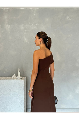 Tek Omuz Eteği Asimetrik Kesim Vücudu Saran Uzun Lunara Gece Elbisesi