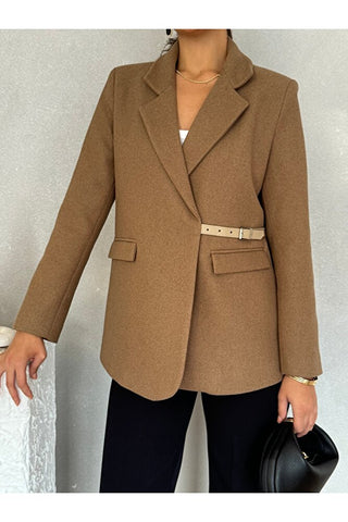 Yandan Kemer Detaylı Astarlı Kısa Kaşe Leya Ceket