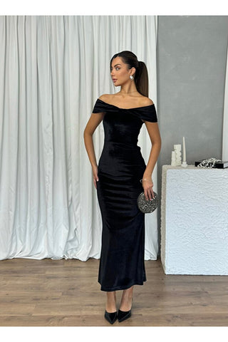 Omzu Açık Fiyonk Görünümlü Arkası Yırtmaçlı Uzun Kadın Scarlet Elbise