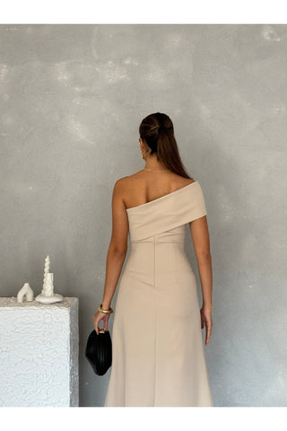 Tek Omuz Eteği Asimetrik Kesim Vücudu Saran Uzun Lunara Gece Elbisesi