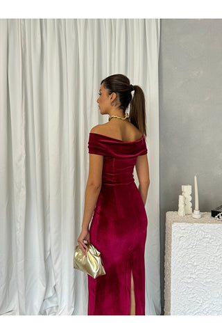 Omzu Açık Fiyonk Görünümlü Arkası Yırtmaçlı Uzun Kadın Scarlet Elbise