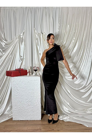 Saten Fiyonklu Eteği Yırtmaçlı Kadife Kadın Silvera Elbise