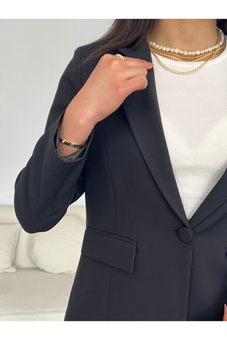 Kapak Detaylı Kadın Blazer Ceket