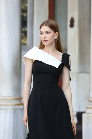 Göğüs Parça Detaylı Midi Elbise