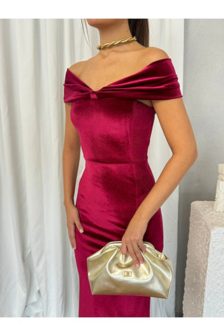 Omzu Açık Fiyonk Görünümlü Arkası Yırtmaçlı Uzun Kadın Scarlet Elbise