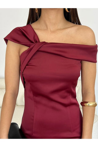 Düşük Omuzlu Saten Midi Elbise