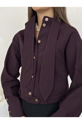 Yaka Detaylı Astarlı Kısa Ceket